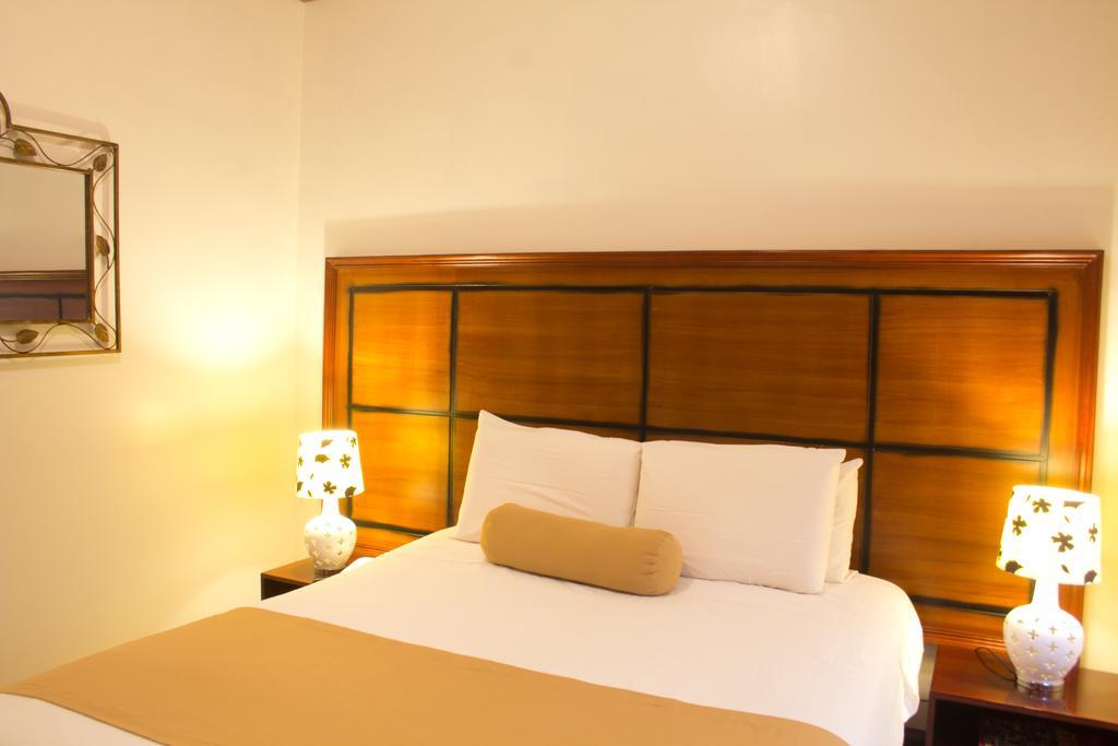 Hotel Куенка Екстер'єр фото